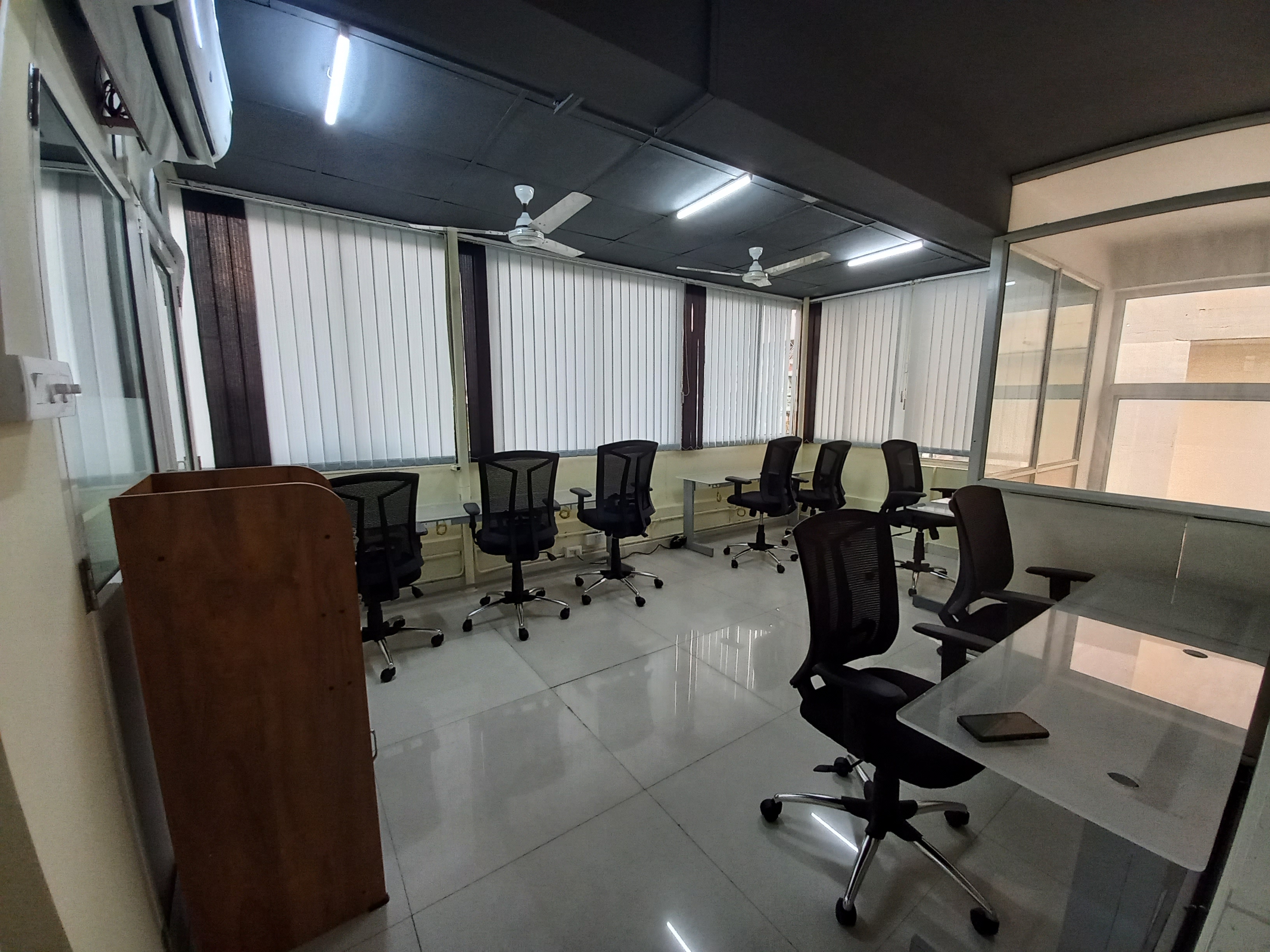 LSpace eight seat office